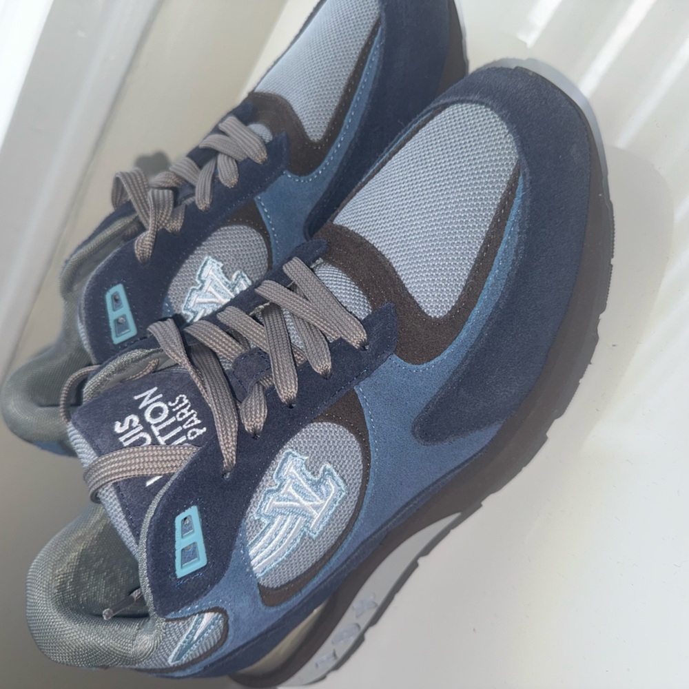 Louis Vuitton run away sneakers